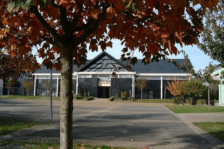 Entrée du Lycée Konan à St Cyr sur Loire

